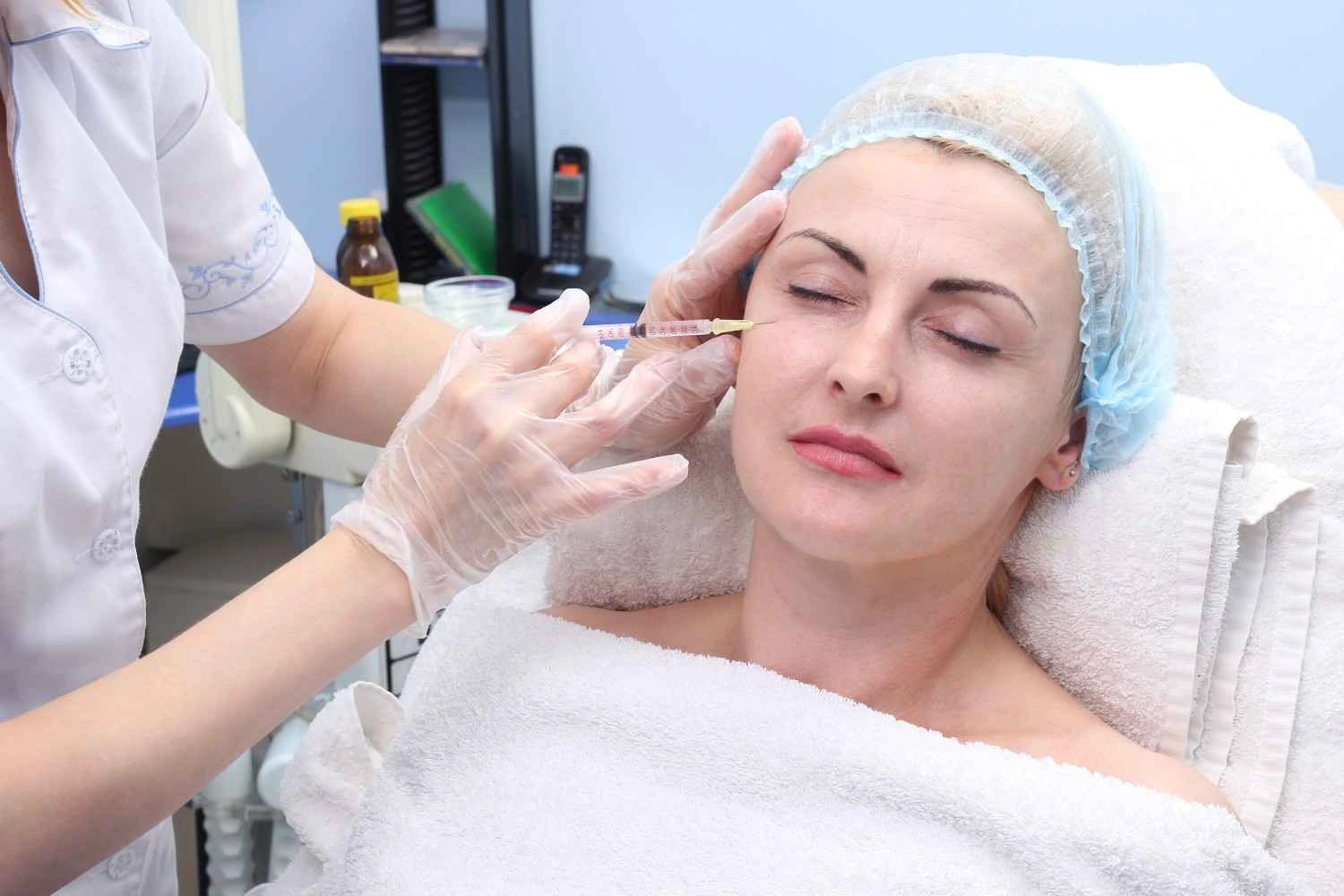 Client receiving neurotoxin injection for wrinkle reduction